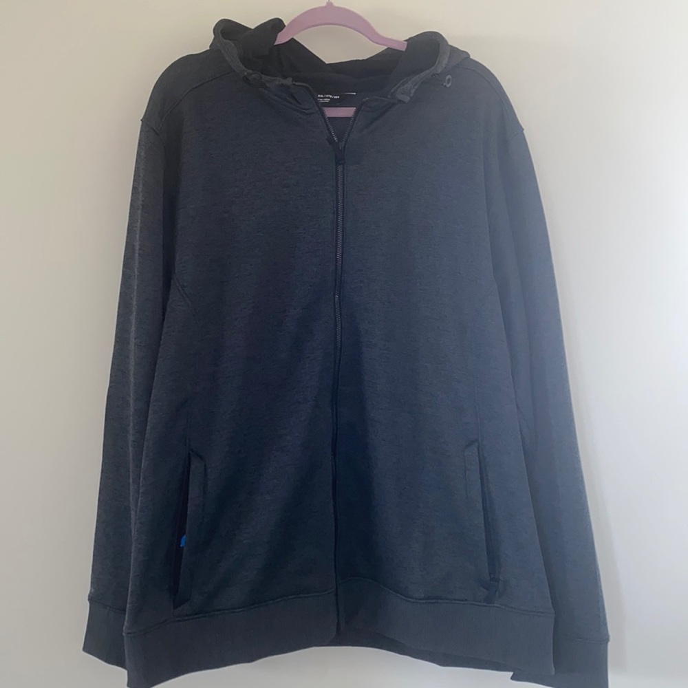 Underarmour men’s dark gray hoodie.